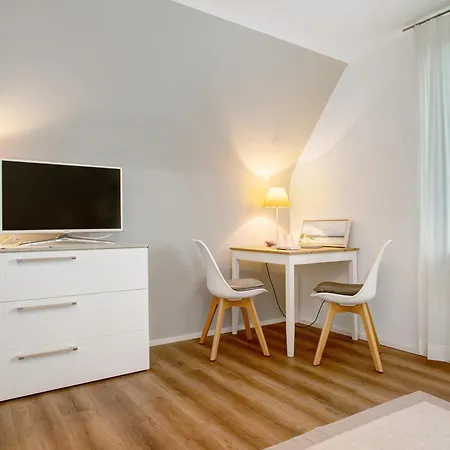 לינה וארוחת בוקר Gaestezimmer Cleo