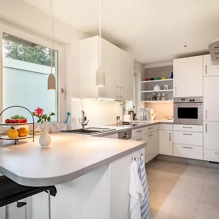 לינה וארוחת בוקר Gaestezimmer Cleo 3*